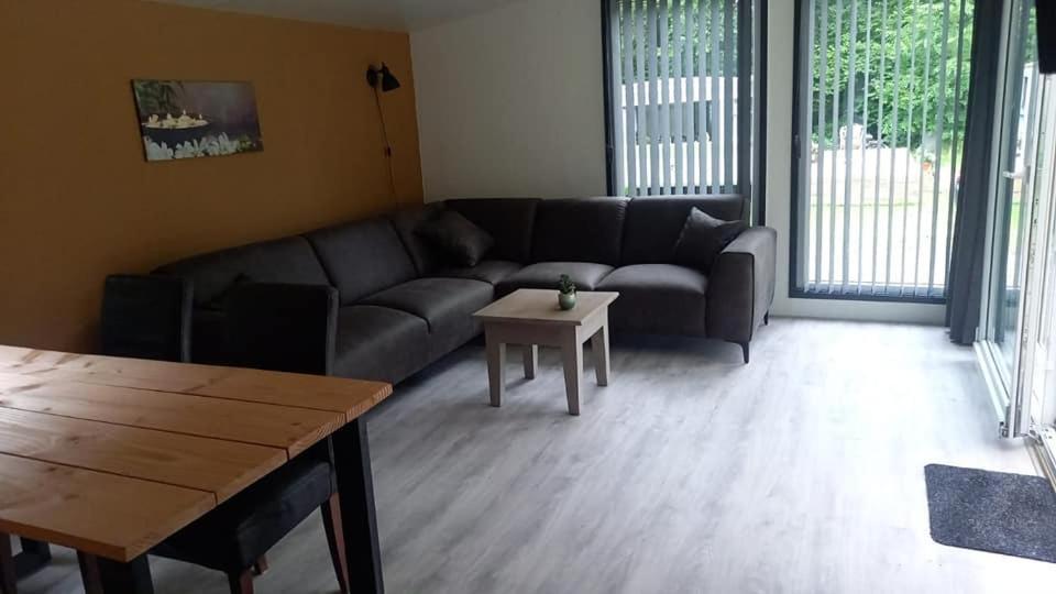 Chalet 2 Landgoedcamping Nienoord In Leek Exteriér fotografie