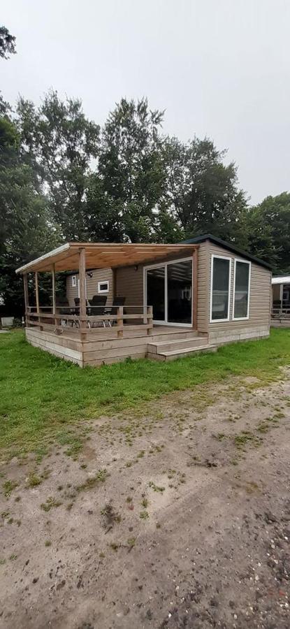 Chalet 2 Landgoedcamping Nienoord In Leek Exteriér fotografie